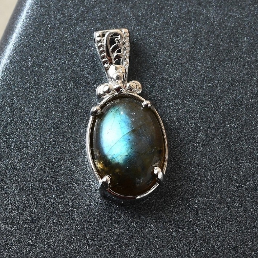 NWT Karis Malagasy Labradorite Solitaire Pendant